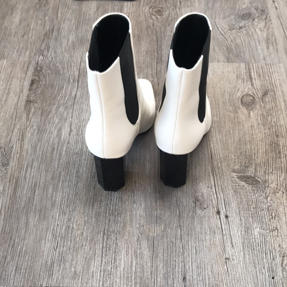 Donald Pliner Laila White Leather Pull On Heel Ankle Boots Size 6M - Picture 3 of 10